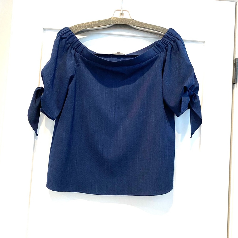Oliva Grey - Off the shoulder linen shirt - Size S - ties bows at arms